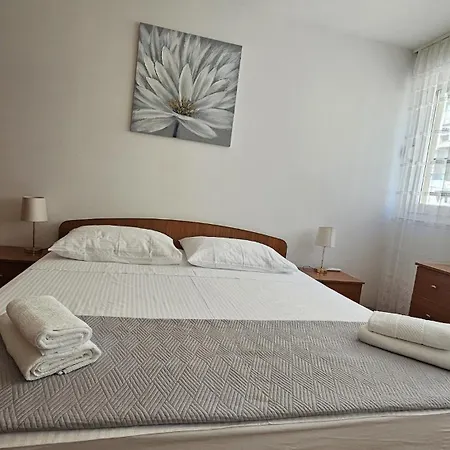 Fregata Duplex- Spacious & Bright With A Terrace -near Beaches- Easy To Old Town (adults Only) Appartement