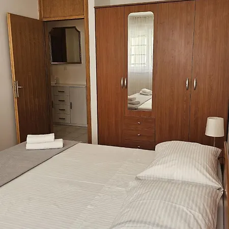 Appartement Fregata Duplex- Spacious & Bright With A Terrace -near Beaches- Easy To Old Town (adults Only) *