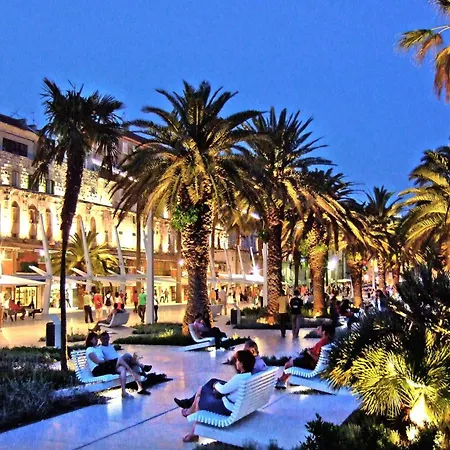 Appartement Fregata Duplex- Spacious & Bright With A Terrace -near Beaches- Easy To Old Town (adults Only) Split